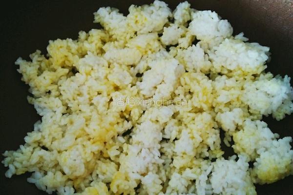 酱油炒饭的做法图解2
