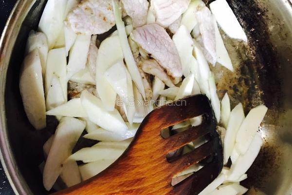 孜然茭白炒肉片的做法图解4