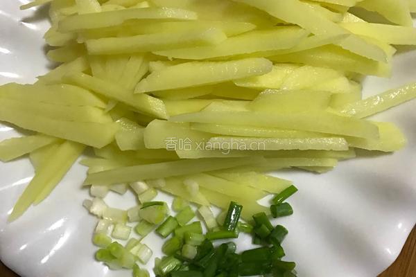 葱香土豆丝的做法图解2