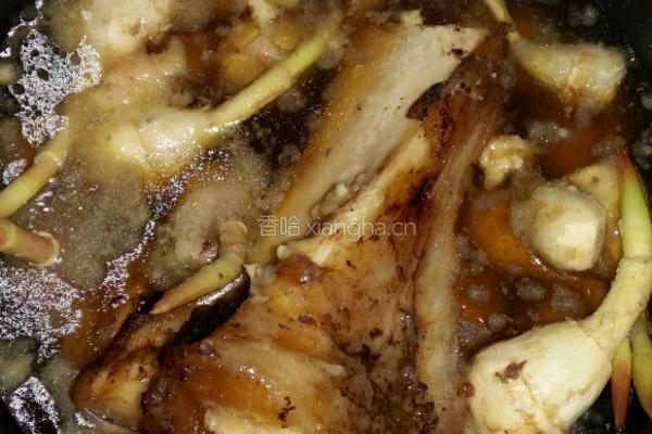 红烧牛肉汤煮茨菇的做法图解2