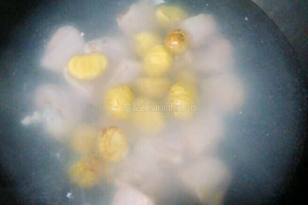 板栗香菇烧鸡翅的做法图解3