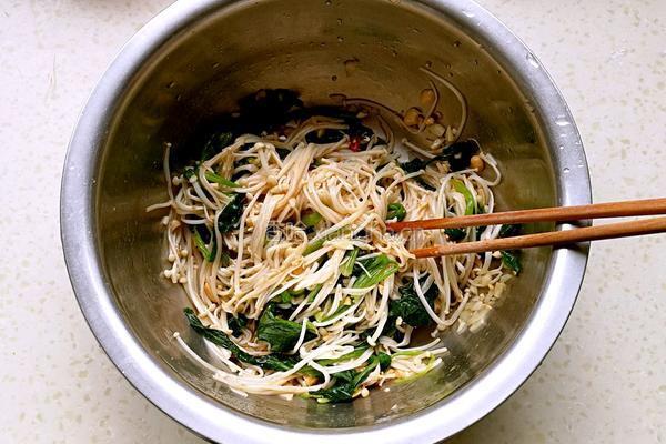 菠菜果仁拌金针菇的做法图解6