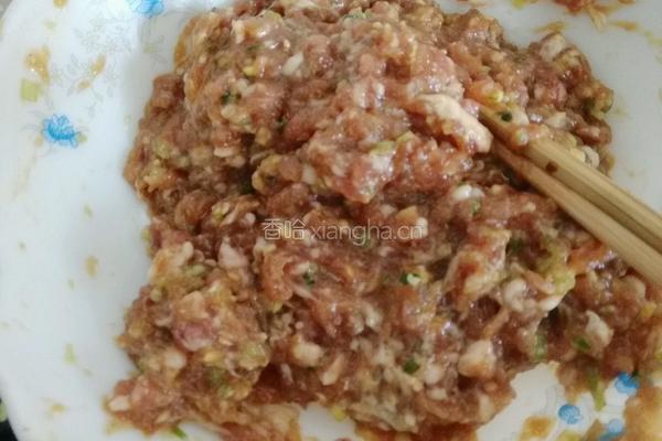 猪肉茴香水饺的做法图解3