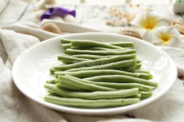「Cathy边吃边营养」排骨炖豆角优化版的做法图解2
