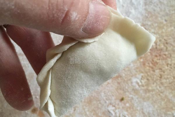 花边饺子（韭菜鸡蛋馅儿）的做法图解12