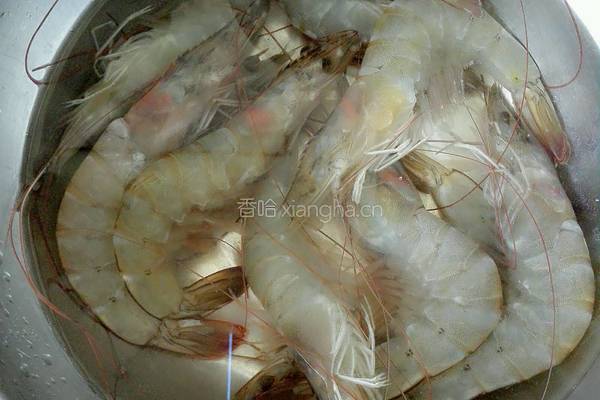 番茄大虾的做法图解1
