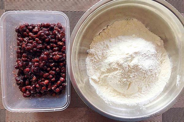 刺猬红豆包的做法图解1