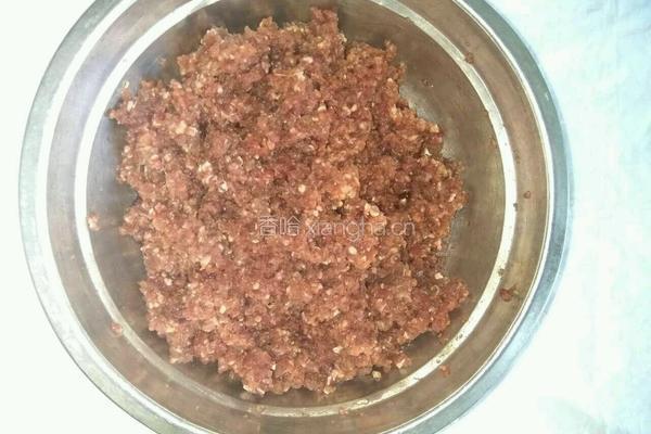 氽牛肉丸的做法图解1