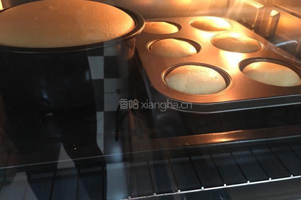 戚风蛋糕(烤箱)的做法图解10