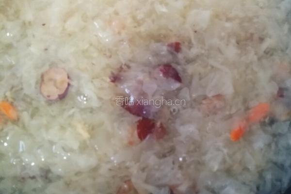 红枣枸杞银耳汤的做法图解7