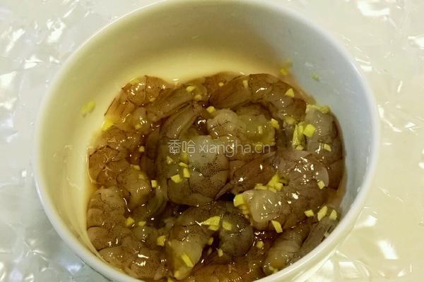 缤纷虾仁的做法图解2