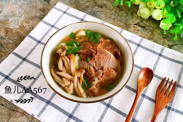 牛肉蘑菇汤面的做法图解6