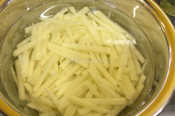 土豆炒胡萝卜的做法图解3