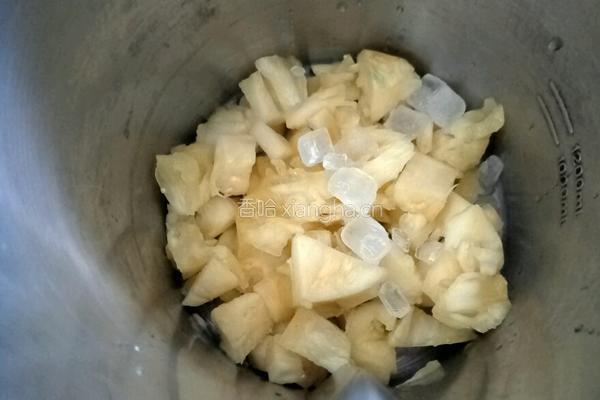鲜榨菠萝汁的做法图解5
