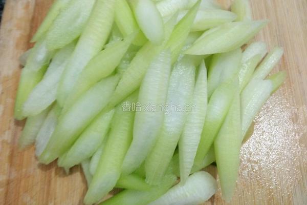 油菜心炒蛋的做法图解2