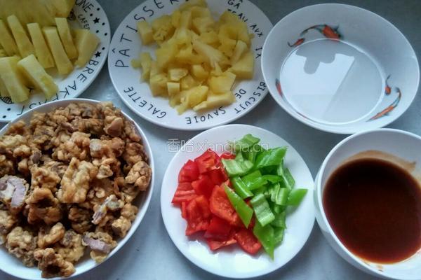 菠萝咕噜肉的做法图解1