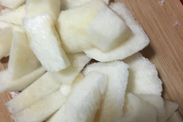 银耳荸荠雪梨花生露的做法图解2