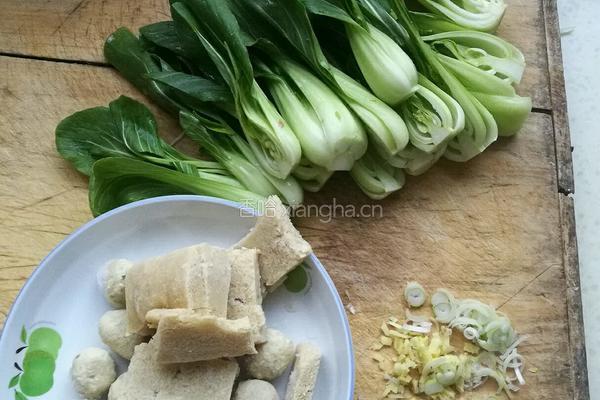 青菜烩肉丸的做法图解1