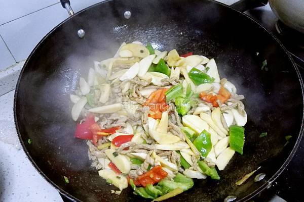 鸡腿菇炒肉丝的做法图解7
