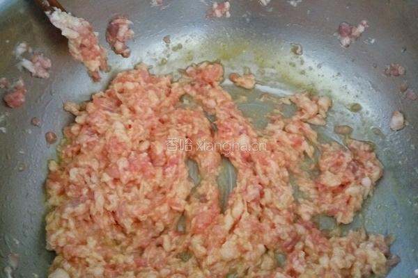 猪肉胡罗卜大头菜包子的做法图解2