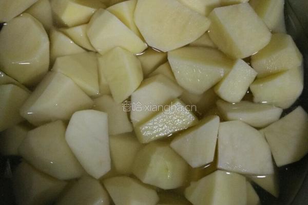 红烧肉炖土豆的做法图解2