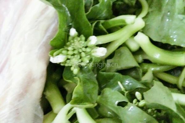芥兰炒腊肉的做法图解1