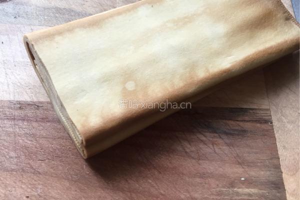 豆腐皮炒香菜的做法图解1