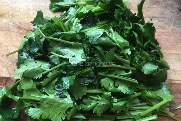 豆腐皮炒香菜的做法图解3