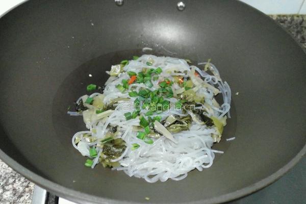 酸菜粉条的做法图解7