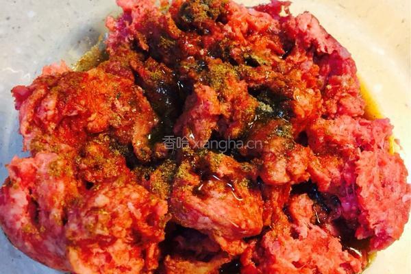 红烩汁配煎牛肉饼的做法图解2