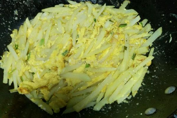 土豆炒鸡蛋的做法图解3
