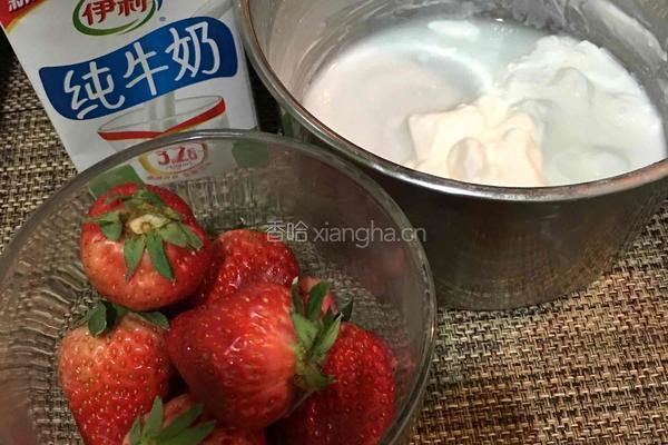 草莓奶昔的做法图解1