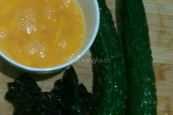 黄瓜木耳炒鸡蛋的做法图解1