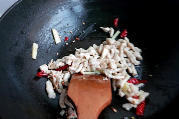 蒜苔炒鸡丝的做法图解3
