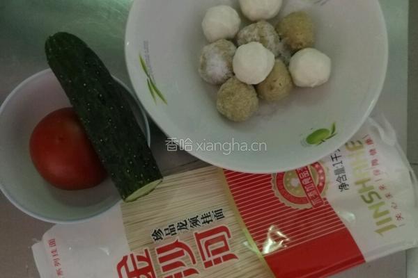鱼肉丸蕃茄面的做法图解1