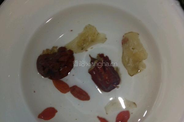 银耳莲子黑芝麻粥的做法图解2