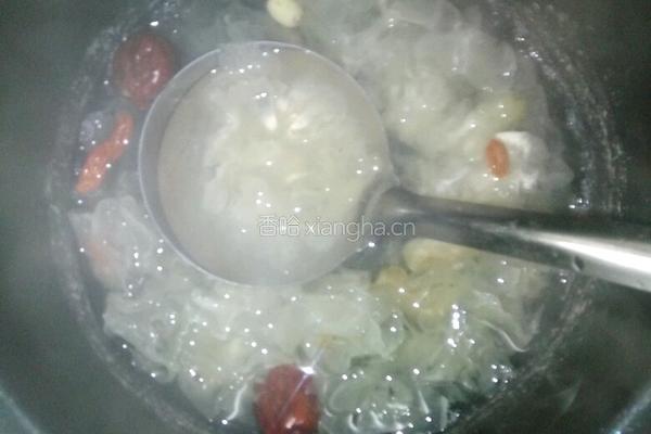 银耳莲子黑芝麻粥的做法图解3