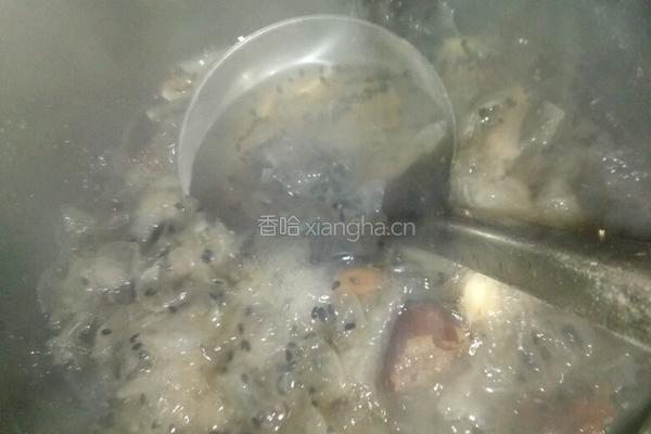 银耳莲子黑芝麻粥的做法图解4
