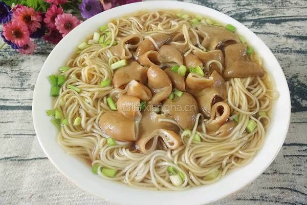 肥肠面的做法图解1