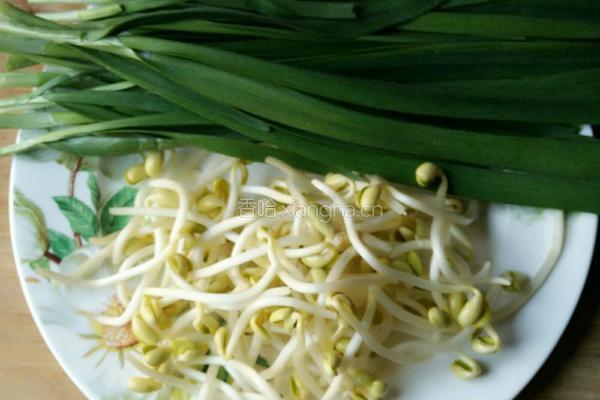 韭菜炒黄豆芽的做法图解1