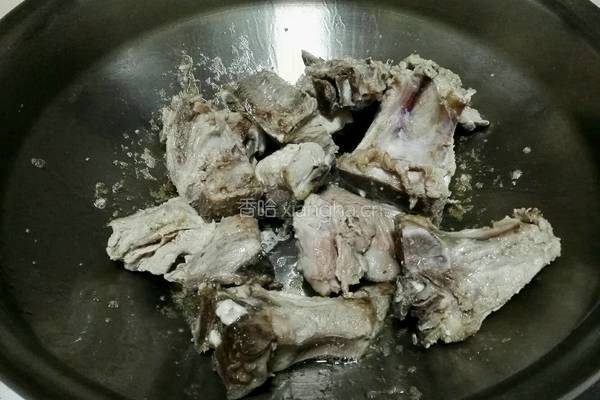 白萝卜脊骨汤的做法图解3