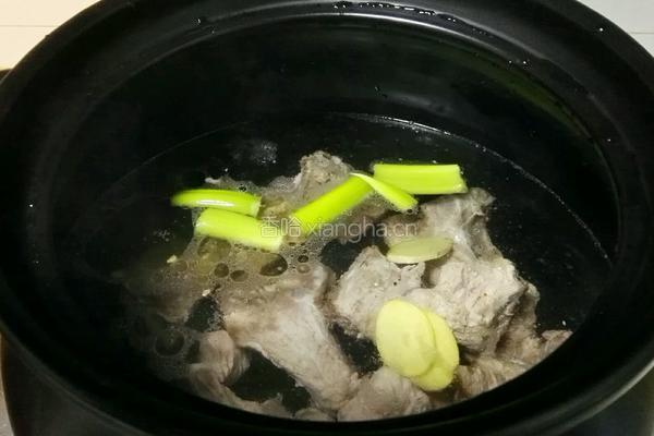白萝卜脊骨汤的做法图解4
