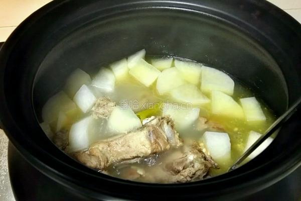 白萝卜脊骨汤的做法图解6