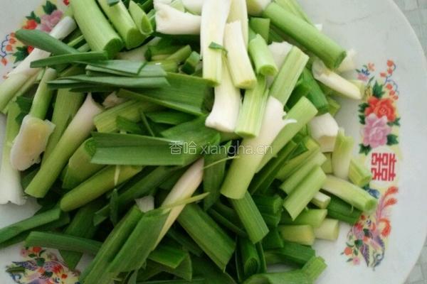青蒜苗炒肉片的做法图解2