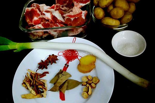 排骨炖小土豆的做法图解1