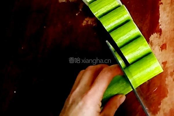 蒜蓉丝瓜蒸粉丝的做法图解4