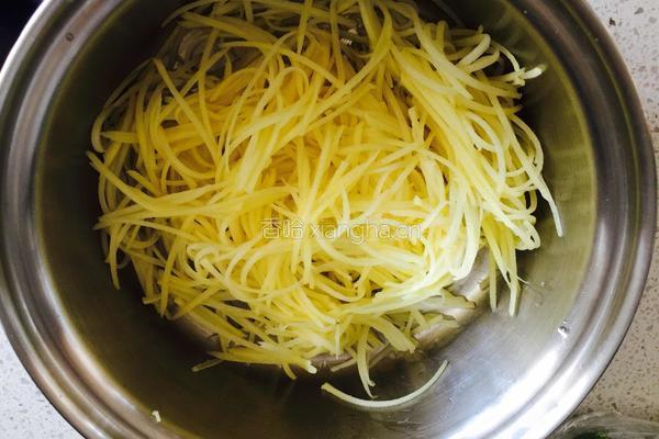 青椒土豆丝的做法图解2