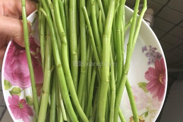 酸辣空心菜杆的做法图解1