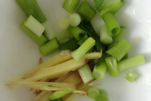 芹菜爆炒肥肠的做法图解3