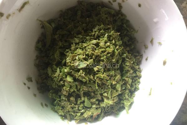 香椿炒鸭蛋的做法图解3